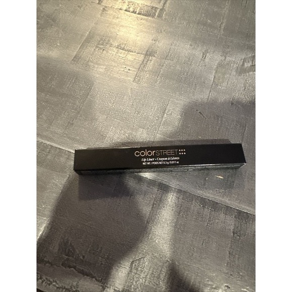 COLOR STREET~LIP LINER ~New! DYNAMITE Red shade - Picture 3 of 5